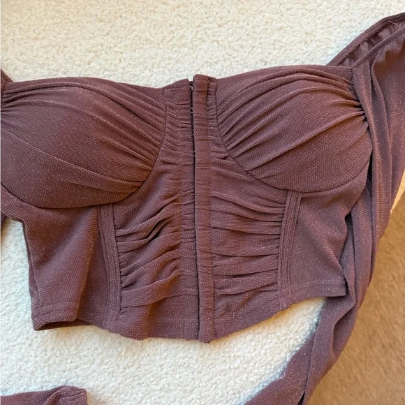 Elegant Mauve Off-Shoulder Top - Picture 3 of 6